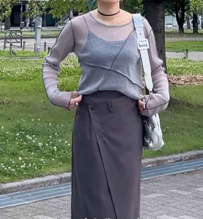 肌見せしすぎない大人の夏コーデなら「透けトップス」一択。トレンド感と肌カバーが叶います【40代の毎日コーデ】