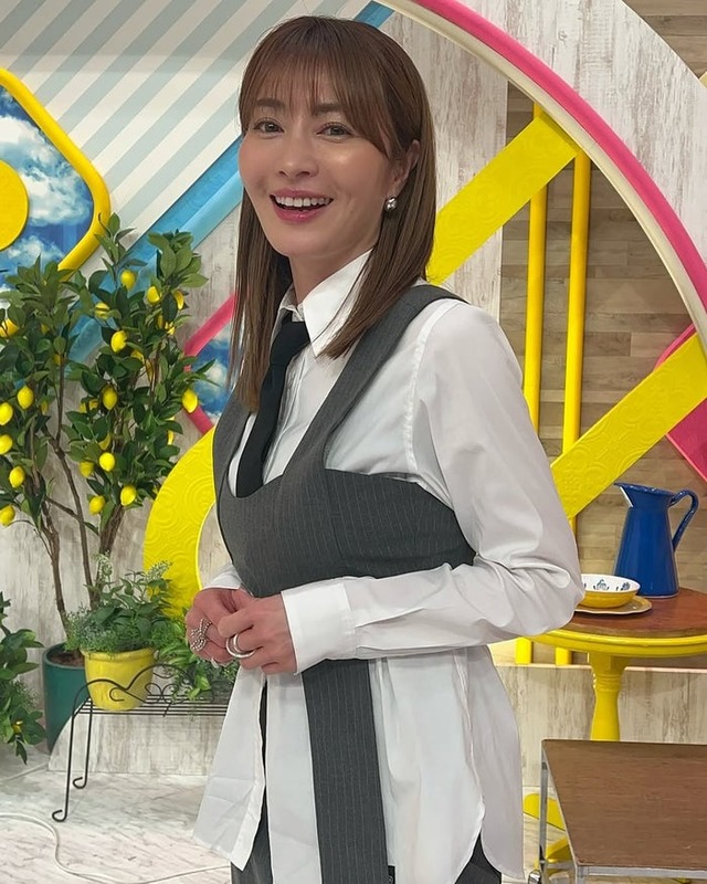ヘアカット前の／新山千春公式Instagramより