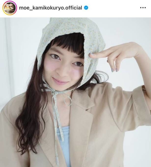 上國料萌衣、“オン眉”がキュートなオフSHOTにファン悶絶「よすぎる！」「顔面がそもそも天才」
