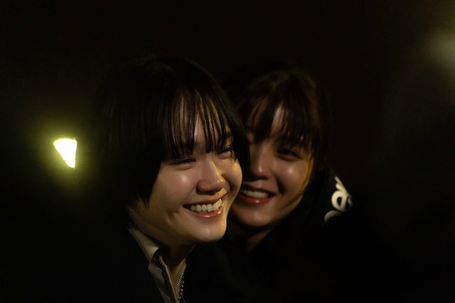 尾碕真花、工藤美桜「コールミー・バイ・ノーネーム」オフショット（提供写真）