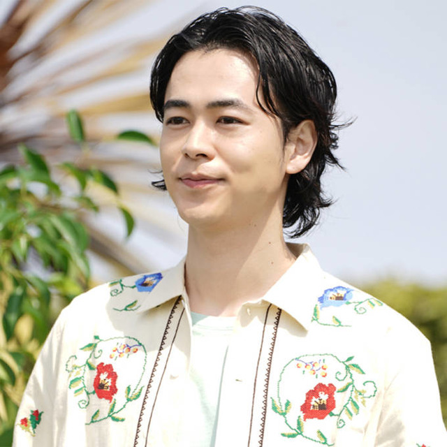 「表情が似てる」成田凌、ドラマの愛犬“将軍”とのくっつきSHOTに反響「かわいいが渋滞」