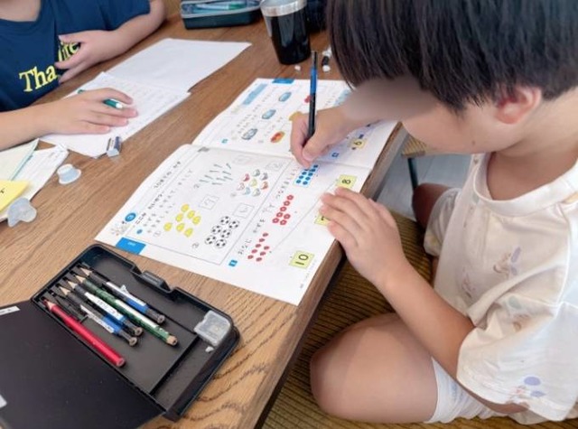 第5子妊娠中の辻希美、子供たちの“宿題タイム”SHOT公開「頑張れ頑張れ～」