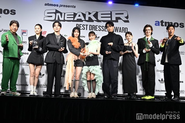 「スニーカーベストドレッサー賞」受賞者／（左から）寺門ジモン、なごみ、工藤大輝、鎮西寿々歌、櫻井優衣、野村康太、松村沙友理、翔、尾形貴弘（C）モデルプレス