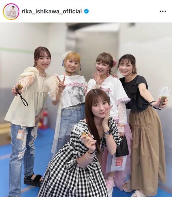 「みんな素敵」石川梨華、“愛ガキ”ライブのモー娘。OG集合写真にファンほっこり「いい表情」「可愛い」