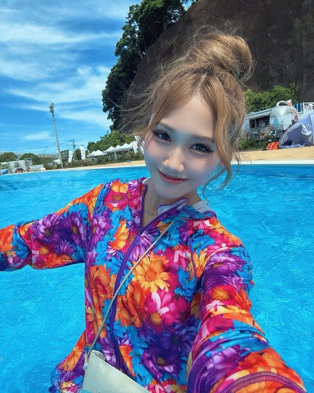 イメチェン前の佐藤芹菜／公式Instagramより