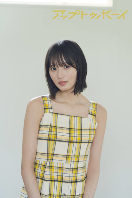 乃木坂46遠藤さくら、ヘルシー肌見せのワンピースSHOT披露！ビーチハウスと海を舞台に爽やかな魅力が輝く