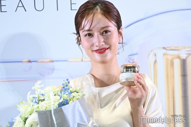 「クレ・ド・ポー ボーテ POPUPイベント」フォトコールに登壇した谷まりあ（C）モデルプレス