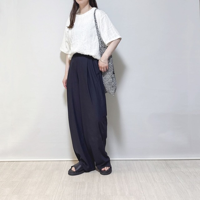 今季の白Ｔは「表面感トップス」が正解！体型を拾わない涼感コーデが叶います【40代の毎日コーデ】
