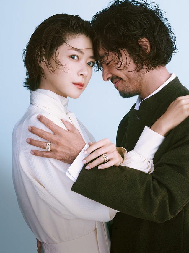 上野樹里＆和田唱／Photos：Kinya Ota Hair：Shotaro Makeup：Sada Ito Nail：Kiho Watanabe／Styling（Sho Wada）：Soichiro Kobayashi　Set Design：Takashi Imayoshi／Managing Editor：Michie Mito　Fashion Editor：Aika Kiyohara