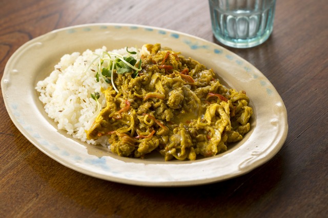 カレーに絡むふわふわ卵は、幸せの味！10分で完成「プーパッポンカレーキーマ」