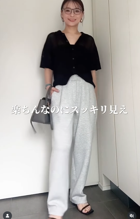 部屋着見えしない「スウェットパンツ」。【GU】の新作はとにかくシルエットがきれいです【40代の毎日コーデ】