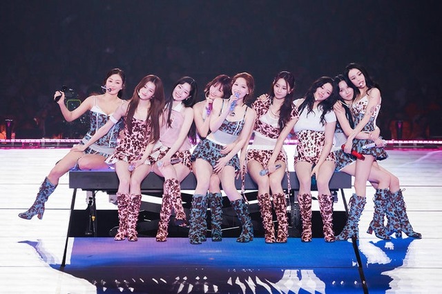 TWICE／撮影：田中聖太郎写真事務所