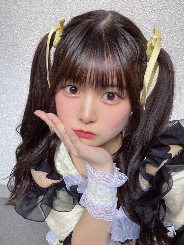 東条百々花Xより