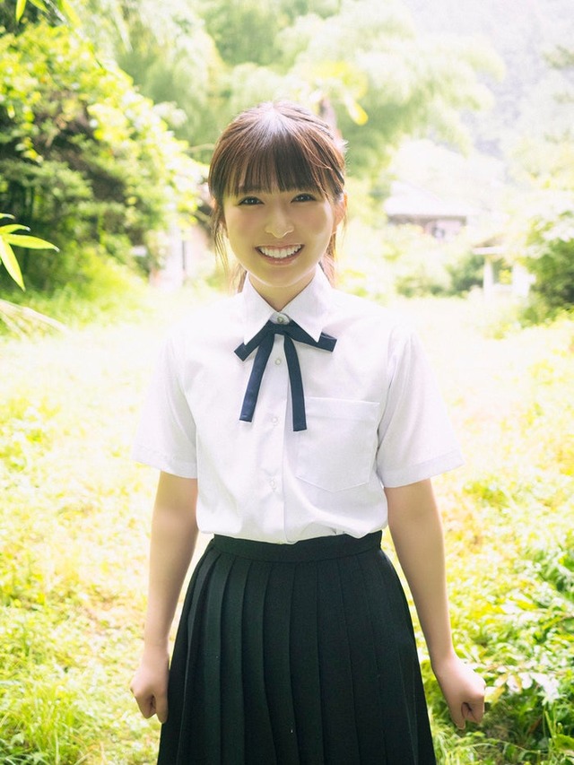 小川彩「B.L.T. SUMMER CANDY 2025」（東京ニュース通信社刊）撮影／細居幸次郎
