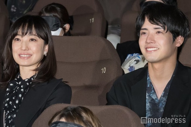 映画「近畿地方のある場所について」体感型プレミア in 東京に出席した菅野美穂、赤楚衛二（C）モデルプレス