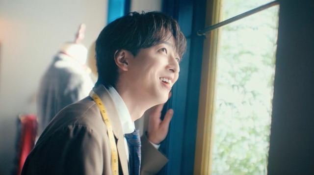 寺西拓人／新WEB-CM「仕立て屋“TAILOR”オープン」篇より（提供写真）