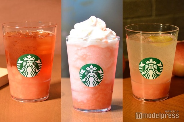 （左から）クラフト ジューシー ピーチ ティー、ヘブンリー ピーチ フラペチーノ、チラックス ソーダ ピーチ（C）モデルプレス
