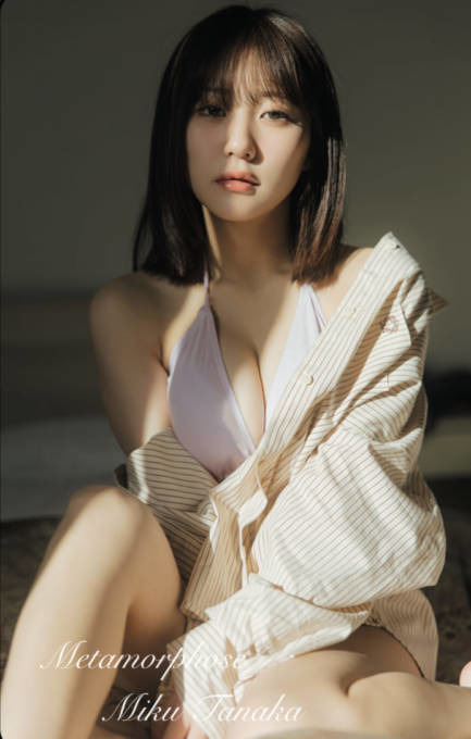 田中美久、美バスト際立つアンニュイSHOTに釘付け！「変化」をテーマに大人の魅力が漂う