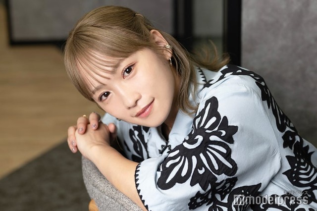 モデルプレスのインタビューに応じた川栄李奈（C）モデルプレス