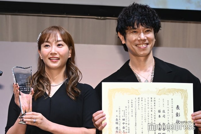初の「ベストパートナー部門」に輝いた藤本美貴、庄司智春（C）モデルプレス