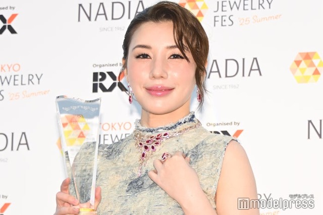 囲み取材に出席した仲里依紗（C）モデルプレス