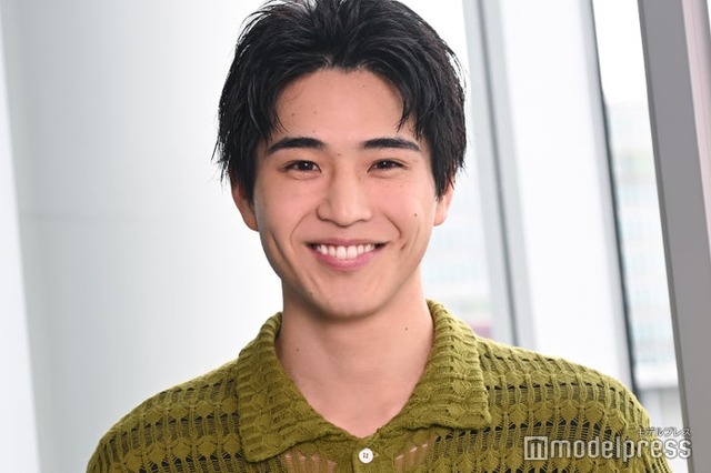 モデルプレスのインタビューに応じた中沢元紀（C）モデルプレス