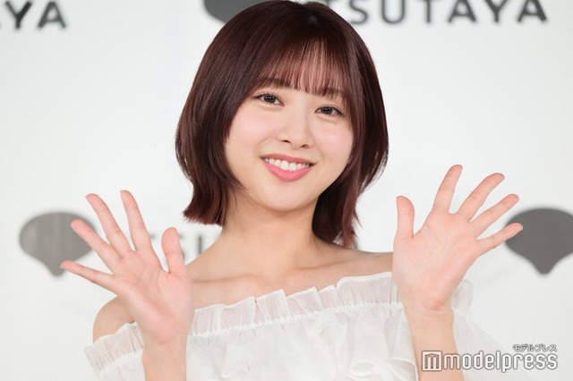 1st写真集「鈴花サーキット」発売記念記者会見に出席した富田鈴花（C）モデルプレス