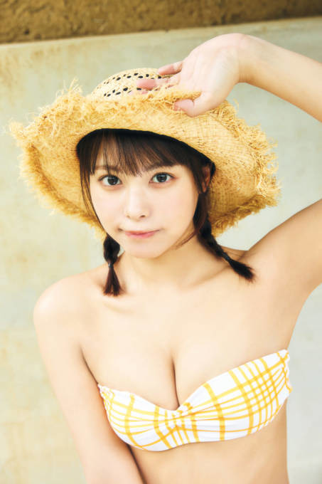 宮崎あみさ、ヘルシー美ボディが眩しい水着SHOTで魅力はじける！夏らしさ満載のグラビアを披露