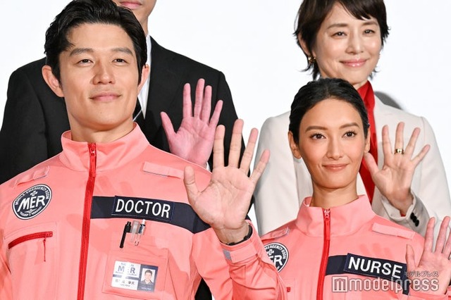 鈴木亮平、菜々緒（C）モデルプレス