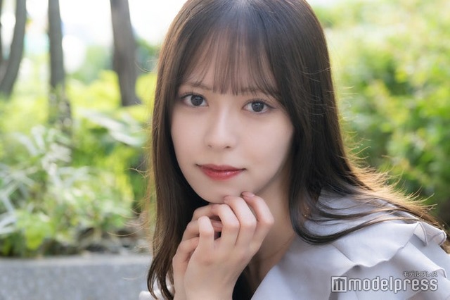 モデルプレスのインタビューに応じた佐藤日向子さん（C）モデルプレス