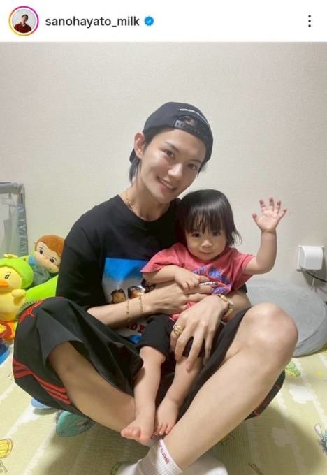 「メロい」佐野勇斗、親友の子供を抱っこしたほっこりSHOTに反響「将来絶対いいパパになるよ！」