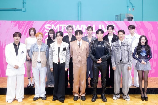 （後列左から）ジウ（Herts2Hearts）、ジゼル（aespa）、ジェミン（NCT DREAM）、テン（WayV）、ショウタロウ（RIIZE）、シオン（NCT WISH）（前列左から）ヘチャン（NCT 127／NCT DREAM）、スホ（EXO）、イトゥク（SUPER JUNIOR）、カンタ、ユンホ（東方神起）、ミンホ（SHINee）、アイリーン（Red Velvet）（C）田中聖太郎写真事務所