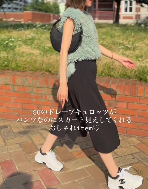 低身長でもバランスが取りやすい！【GU】スタイルアップが狙えるスカートライクなキュロッツ【40代の毎日コーデ】