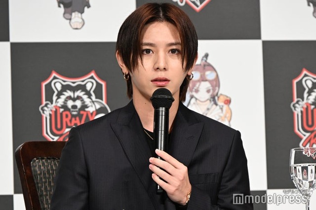 年下のコーチにかなり叱られてしまい「すみません。以後気をつけます」とひたすらに謝ったと振り返った山田涼介（C）モデルプレス