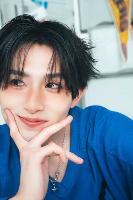初写真集は発売即重版！葉山侑樹、耽美からキュートまで多彩な魅力が詰まったカレンダー発売決定