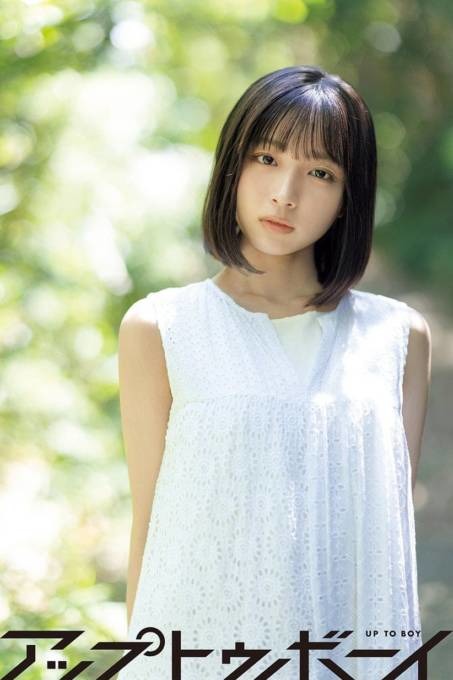 日向坂46大野愛実、ほっそり美腕を見せたワンピースSHOT披露！夏景色の中で透明感と儚さがあふれる