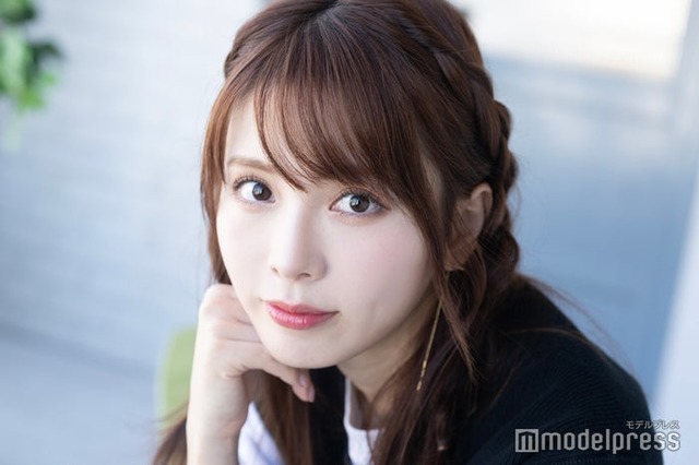 ロングの西村歩乃果（C）モデルプレス
