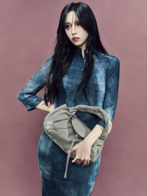 TWICE・MINA、美ボディラインが際立つドレスSHOTにうっとり…フェンディを纏い“現代のミューズ”を体現