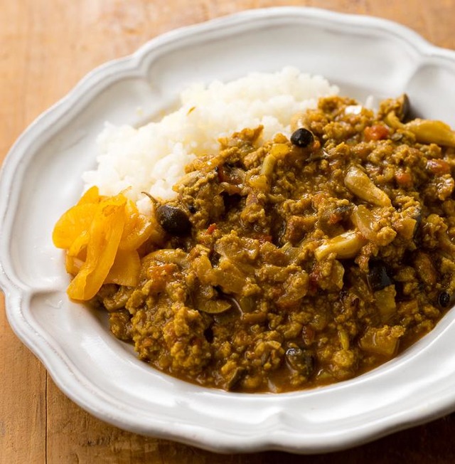 ハンバーグを揉んでカレーにしたら美味しいに決まってる！「つぶしハンバーグの キーマカレー」