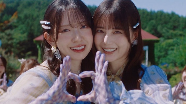金村美玖、小坂菜緒／日向坂46「お願いバッハ！」MVより