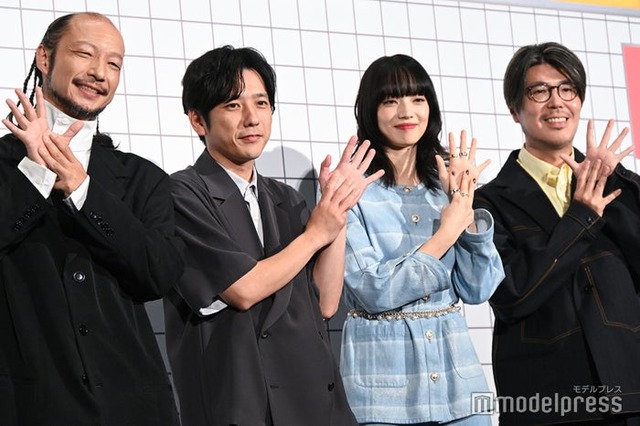 映画「８番出口」初日舞台挨拶に出席した河内大和、二宮和也、小松菜奈、川村元気監督（C）モデルプレス