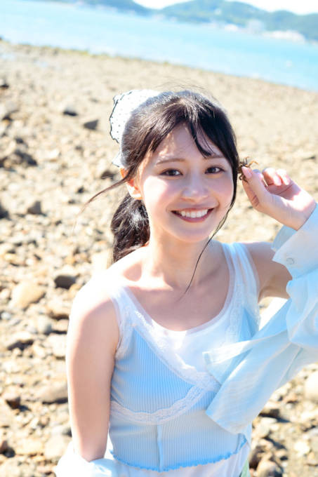 椛島光、爽やか肌見せコーデで笑顔がキラリ！“心の距離感45cm”をテーマにした物語を紡ぐ