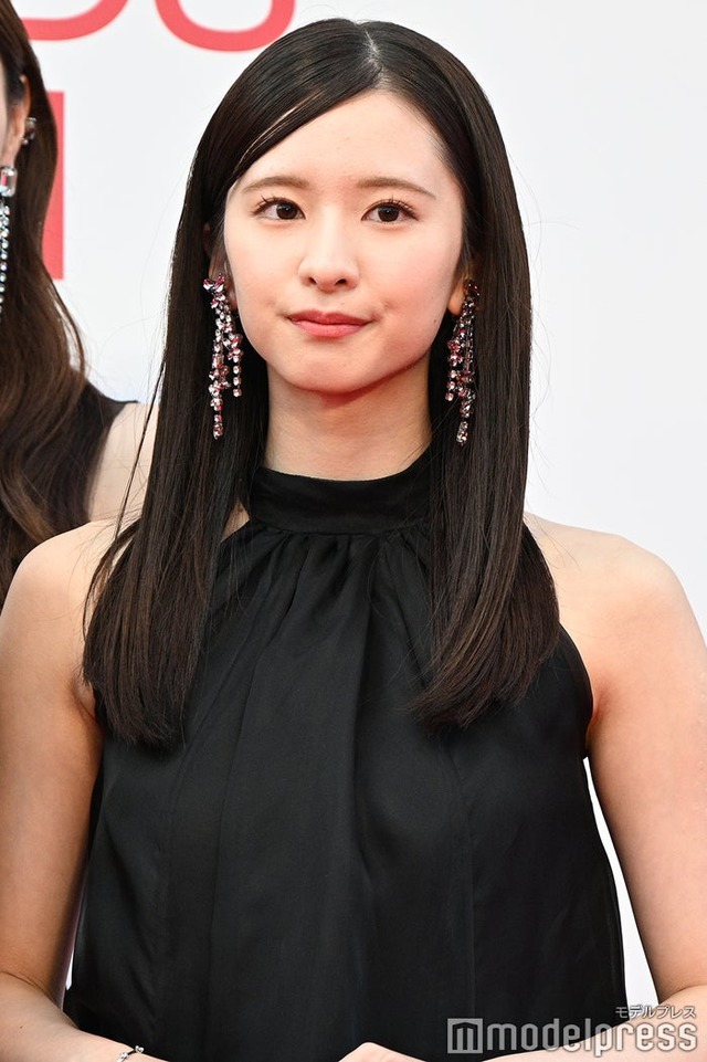 乃木坂46菅原咲月、ミニスカ×パーマで新たな魅力解放「いつもと違う表情が素敵」「キュンとした」の声