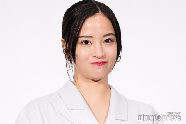 「遠い山なみの光」公開記念舞台挨拶に出席した広瀬すず（C）モデルプレス