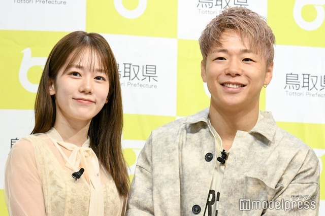 鳥取県「ベストペア（＝梨）」任命式に出席した川口葵、武尊（C）モデルプレス