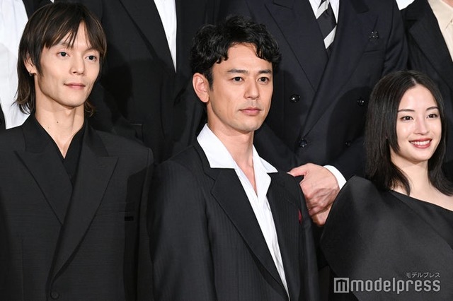 映画「宝島」東京プレミアに登壇した窪田正孝、妻夫木聡、広瀬すず（C）モデルプレス