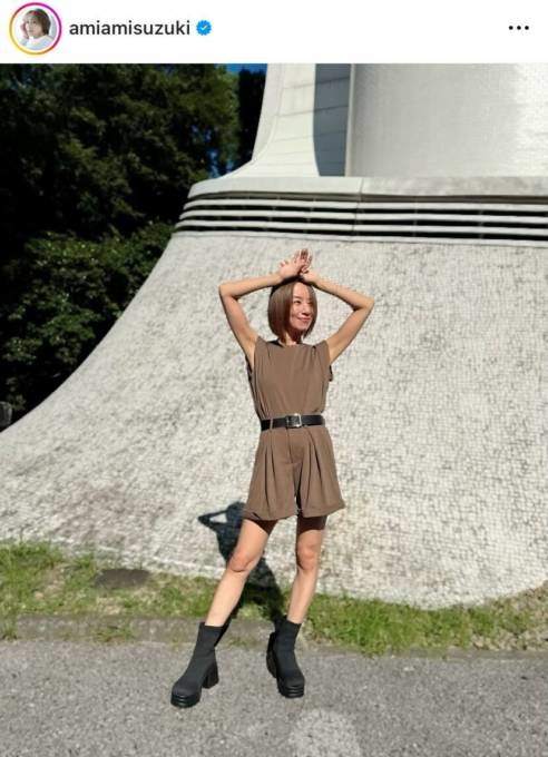 「スタイル良すぎ」鈴木亜美、すらり美脚の私服SHOTに絶賛の声「全然体型変わらないの凄い」