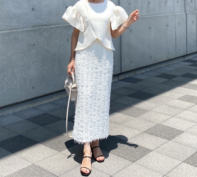 シンプルでキレイな大人の「白」着こなし。オシャレ見え、細見えを叶えるテクニックとは