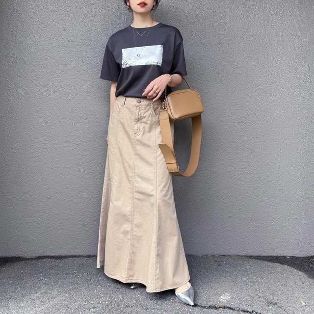 「この人…出来る！」と思われたら勝ち。シンプルなのに差がつく大人のロゴTスタイル【40代の毎日コーデ】