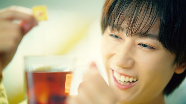 阿部亮平「イエローラベルのおいしさの秘密」篇（提供写真）